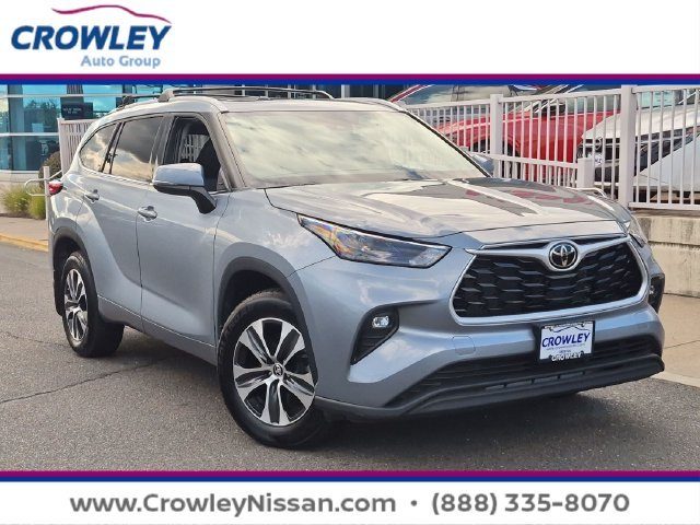 2022 Toyota Highlander XLE AWD photo