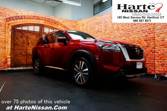 2022 Nissan Pathfinder Platinum 4WD photo