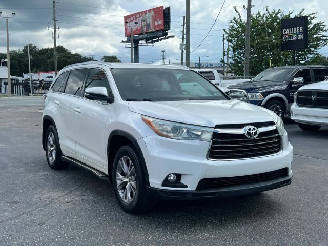 2015 Toyota Highlander XLE AWD photo