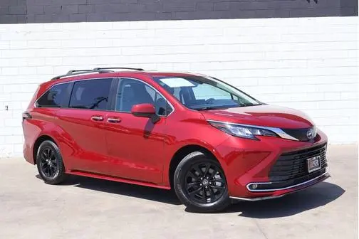 2022 Toyota Sienna XLE FWD photo