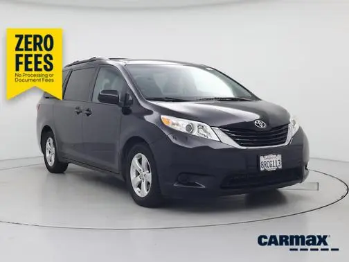 2017 Toyota Sienna LE FWD photo