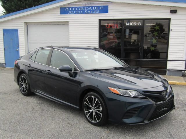 2020 Toyota Camry SE FWD photo