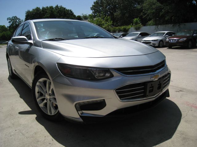 2017 Chevrolet Malibu LT FWD photo