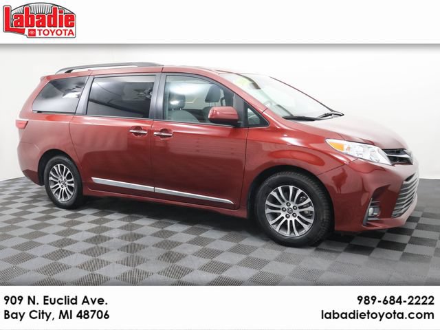 2018 Toyota Sienna XLE FWD photo
