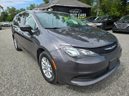 2022 Chrysler Voyager LX FWD photo