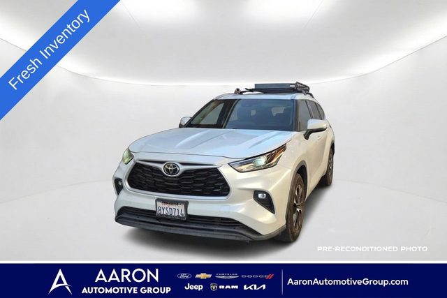 2022 Toyota Highlander XLE FWD photo