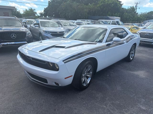 2015 Dodge Challenger SXT RWD photo