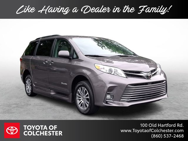 2020 Toyota Sienna  FWD photo