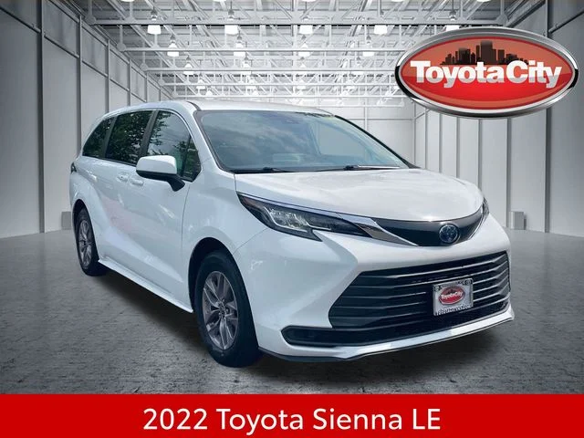 2022 Toyota Sienna LE FWD photo