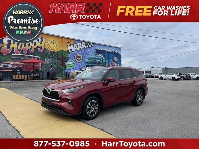 2022 Toyota Highlander XLE AWD photo