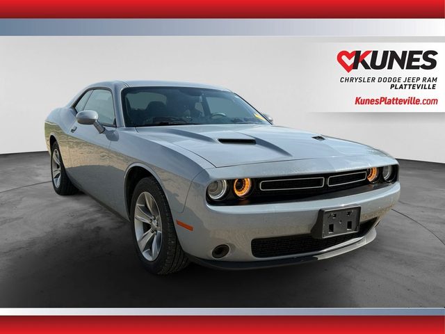 2022 Dodge Challenger SXT RWD photo
