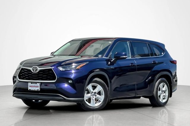 2022 Toyota Highlander LE FWD photo