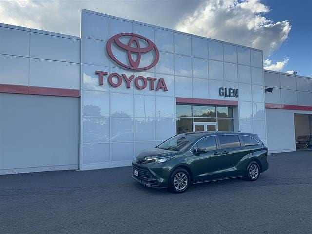 2022 Toyota Sienna LE FWD photo