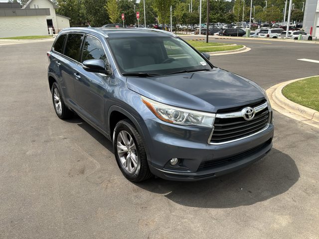 2015 Toyota Highlander XLE FWD photo