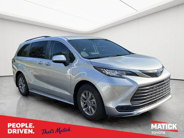 2022 Toyota Sienna LE AWD photo