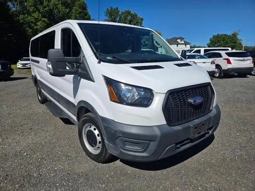 2022 Ford Transit Passenger Wagon XL RWD photo