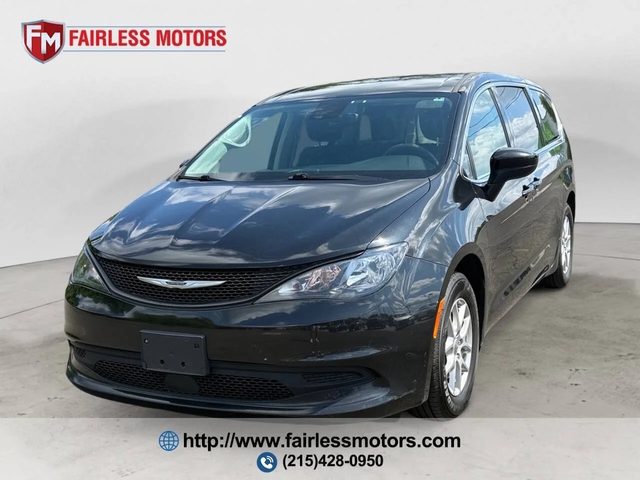 2022 Chrysler Voyager LX FWD photo