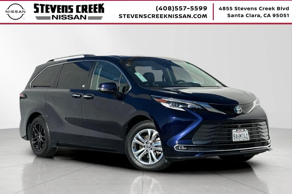 2022 Toyota Sienna Platinum AWD photo