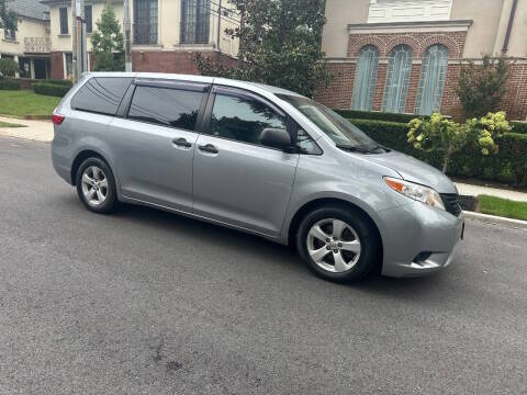 2015 Toyota Sienna L FWD photo