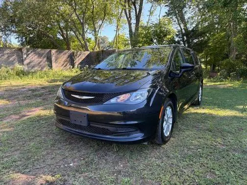 2022 Chrysler Voyager LX FWD photo