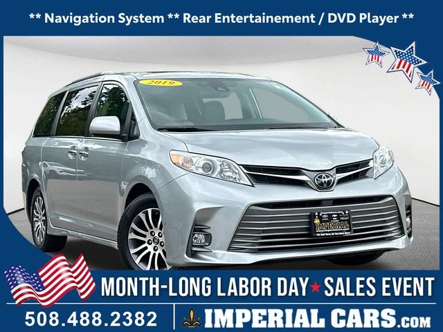 2019 Toyota Sienna XLE FWD photo