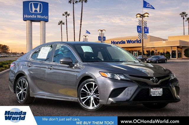 2020 Toyota Camry SE FWD photo