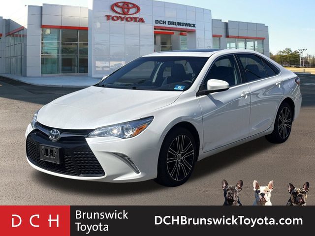 2016 Toyota Camry SE w/Special Edition Pkg FWD photo