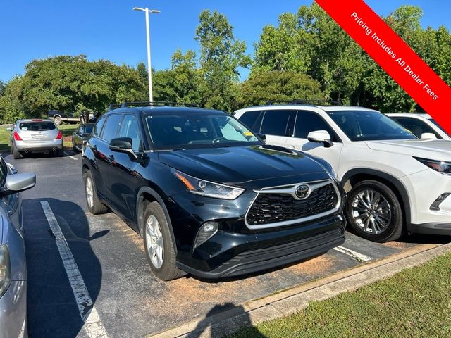 2021 Toyota Highlander LE FWD photo