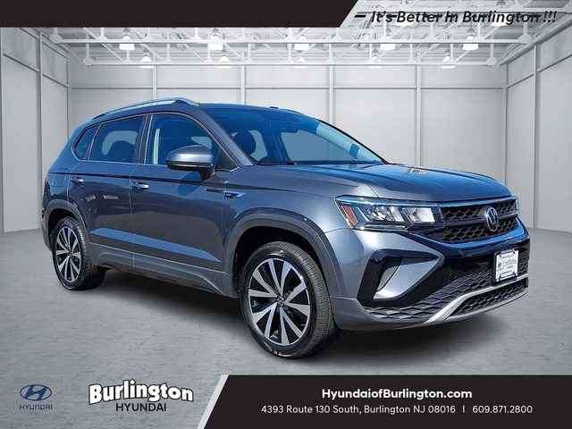 2022 Volkswagen Taos SE AWD photo