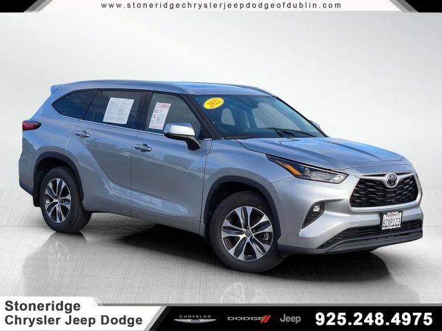 2022 Toyota Highlander XLE AWD photo