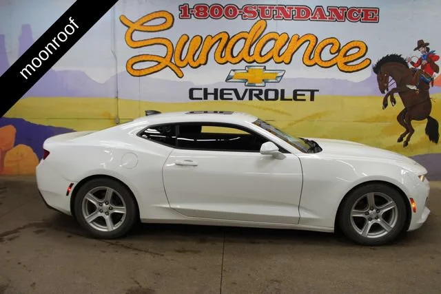 2017 Chevrolet Camaro 1LT RWD photo