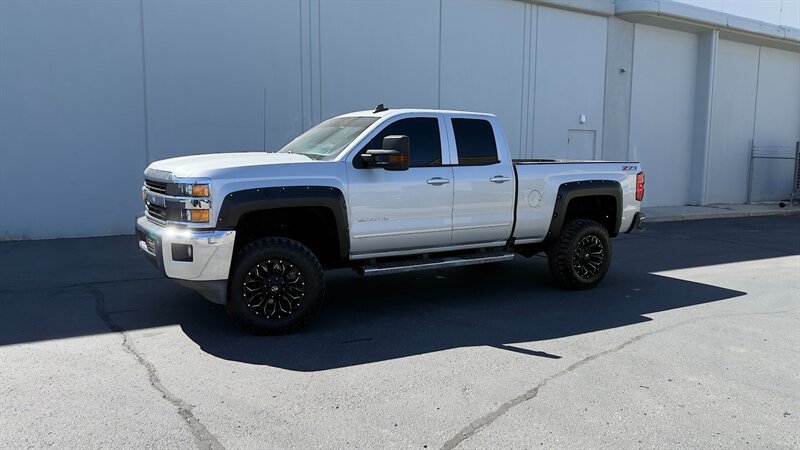 2017 Chevrolet Silverado 2500HD LT 4WD photo