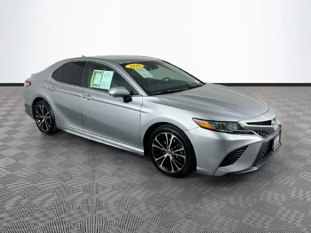 2020 Toyota Camry SE FWD photo