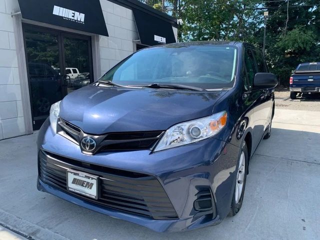 2020 Toyota Sienna L FWD photo