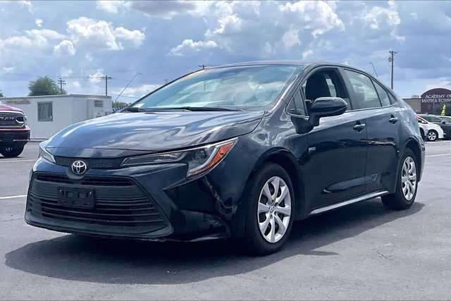 2023 Toyota Corolla LE FWD photo