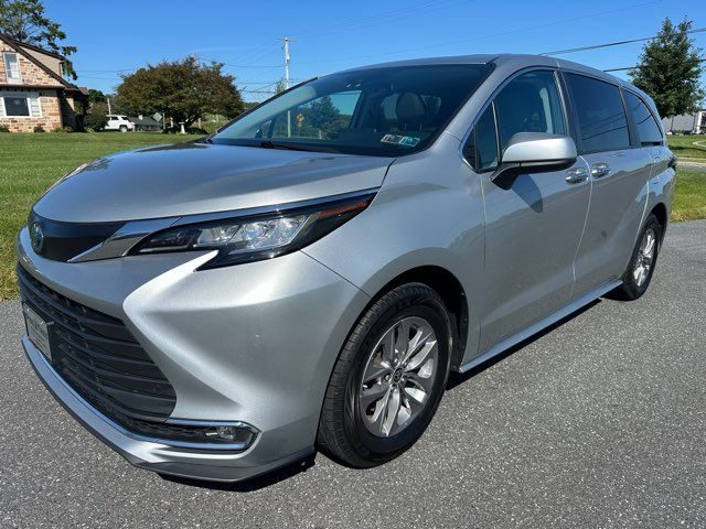2022 Toyota Sienna XLE AWD photo