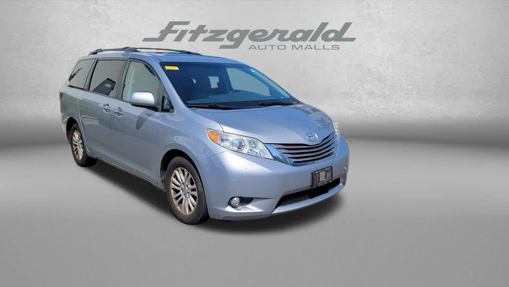 2015 Toyota Sienna XLE FWD photo