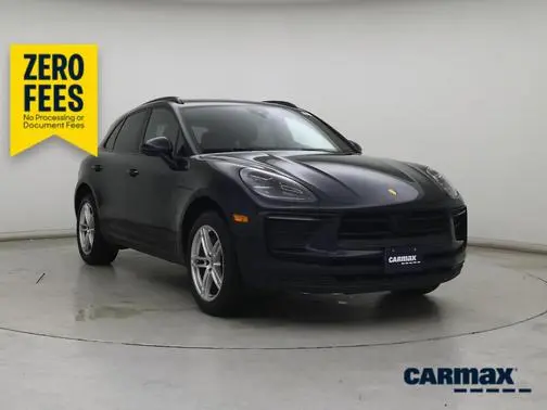 2022 Porsche Macan  AWD photo