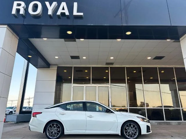 2023 Nissan Altima 2.0 SR FWD photo