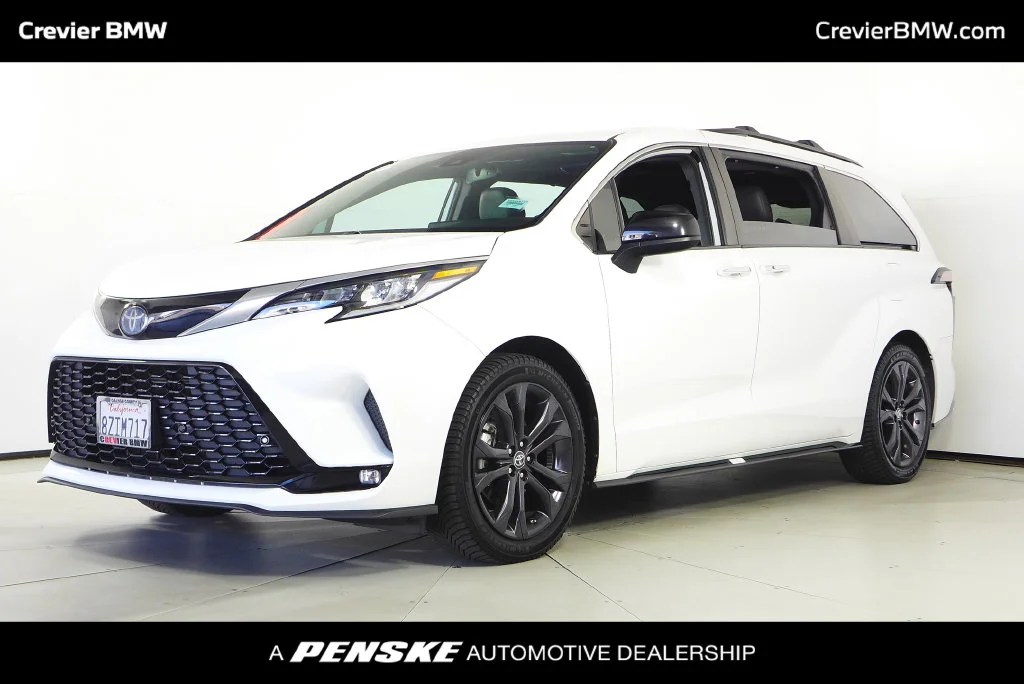 2022 Toyota Sienna XSE FWD photo