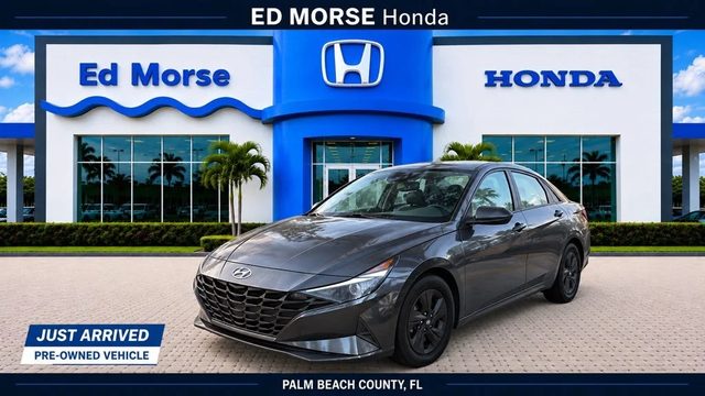 2022 Hyundai Elantra SEL FWD photo