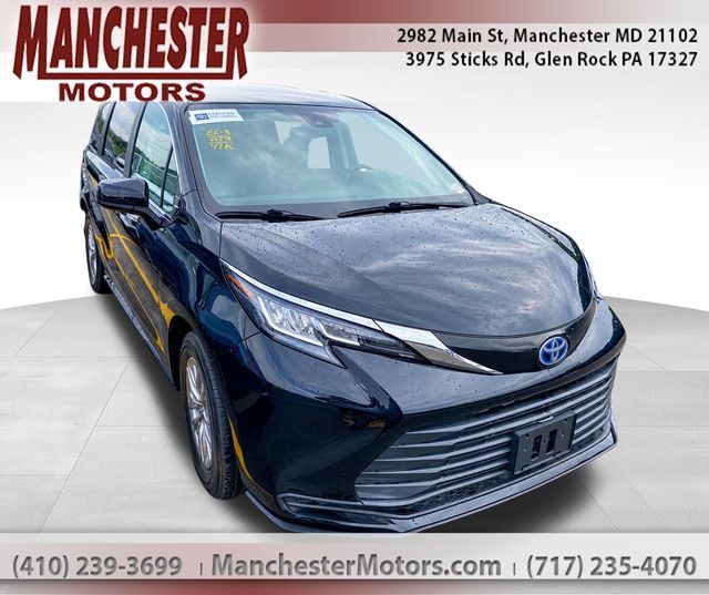 2022 Toyota Sienna LE FWD photo