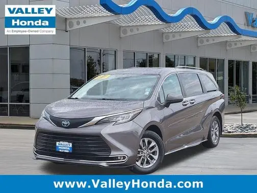 2023 Toyota Sienna XLE AWD photo