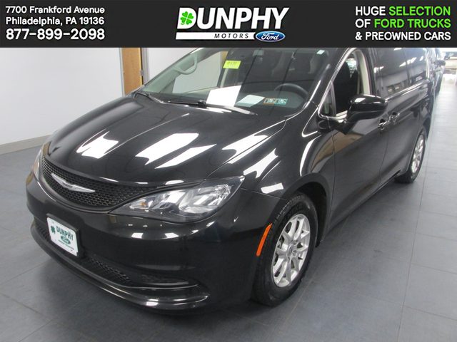 2023 Chrysler Voyager LX FWD photo