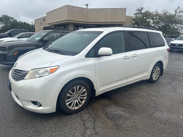 2016 Toyota Sienna XLE Premium FWD photo