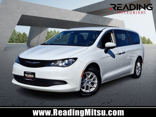 2023 Chrysler Voyager LX FWD photo