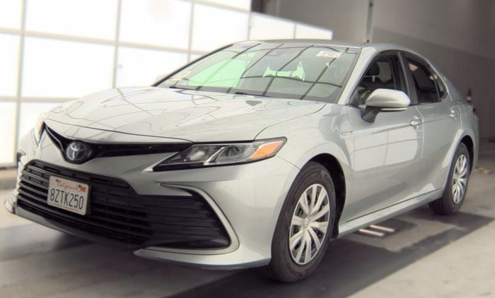 2021 Toyota Camry Hybrid LE FWD photo