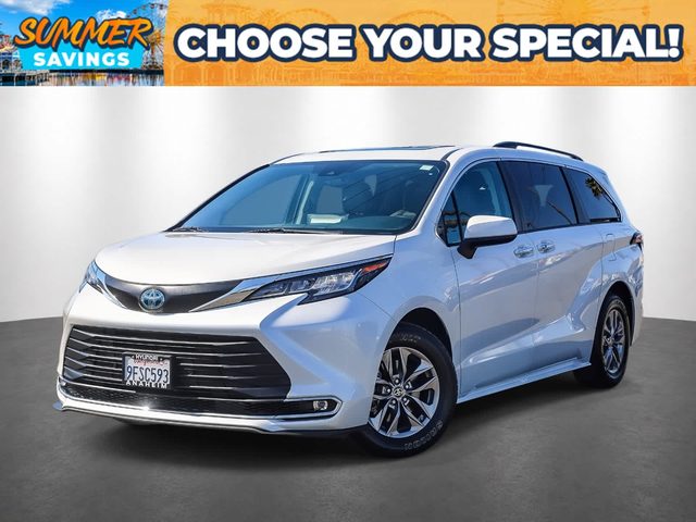 2023 Toyota Sienna XLE FWD photo