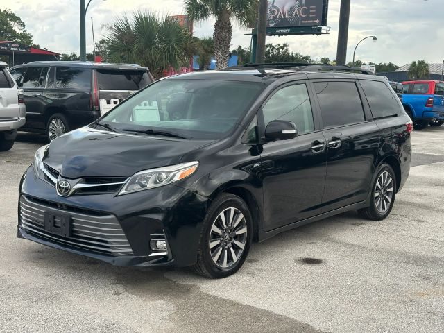 2018 Toyota Sienna Limited Premium AWD photo