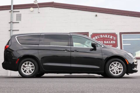 2021 Chrysler Voyager LX FWD photo